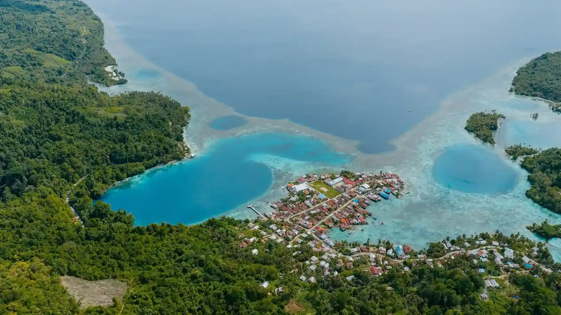 Danau Paisupok di Banggai, Sulawesi Tengah