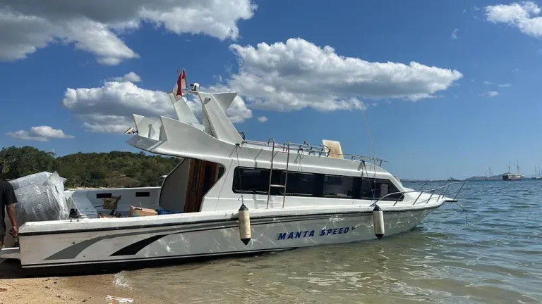 Manta Speedboat | Private Trip Speedboat Labuan Bajo | Manta Speedboat Exterior | Indonesia Juara Trip